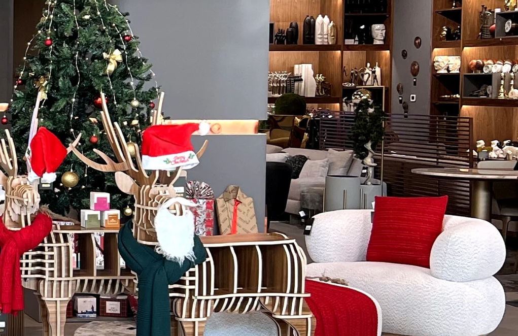 <span class="hidepagetitles_toggle_title">Mobilier de Crăciun pentru studio foto — secretul unui decor memorabil</span>